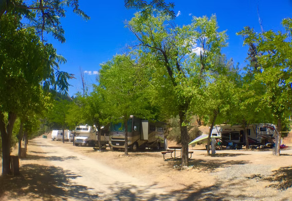 Lakeview Terrace Resort grounds