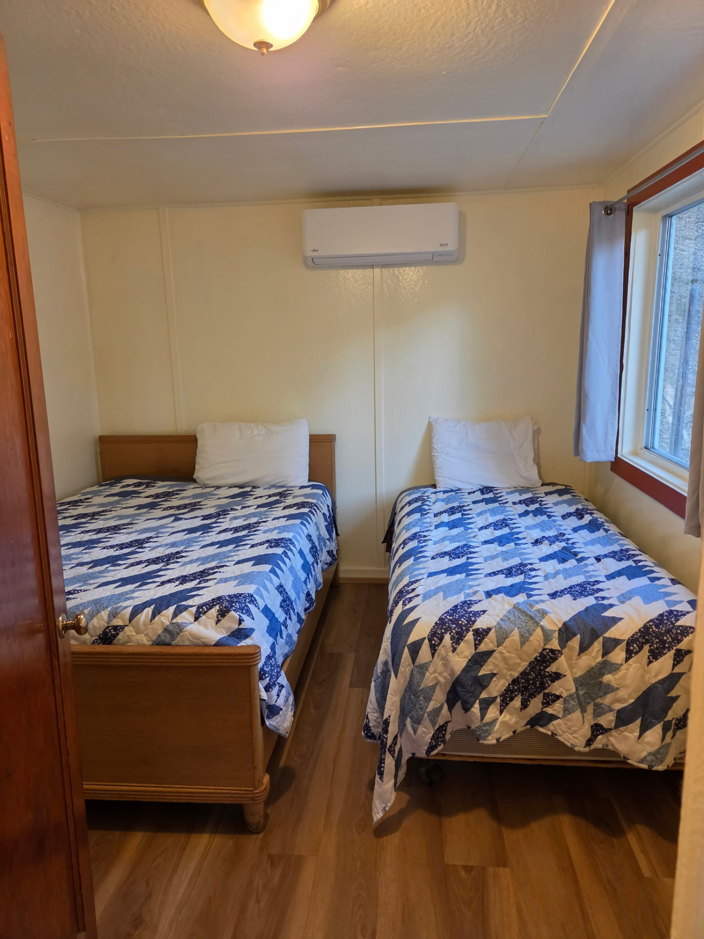 Cabin 12 — 3 Bedroom, 1 Bath · Sleeps 6